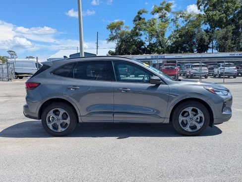 Used 2023 Ford Escape ST-Line w/ Tech Pack #1 AWD/4WD image 3