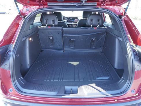 Used 2025 Chevrolet Trax RS w/ Sunroof Package FWD image 8