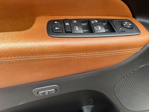 Used 2012 Jeep Grand Cherokee Overland Summit AWD/4WD image 28