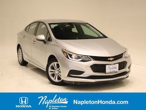 Used 2018 Chevrolet Cruze LT w/ Convenience Package FWD image 1