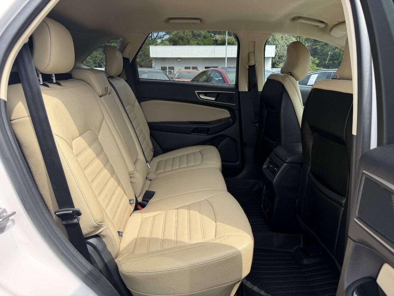 Used 2017 Ford Edge SEL w/ Equipment Group 201A FWD image 16