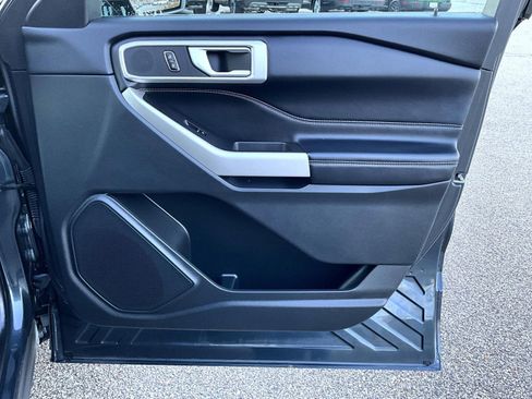 Used 2023 Ford Explorer XLT image 17