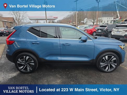 Used 2023 Volvo XC40 B5 Ultimate image 4