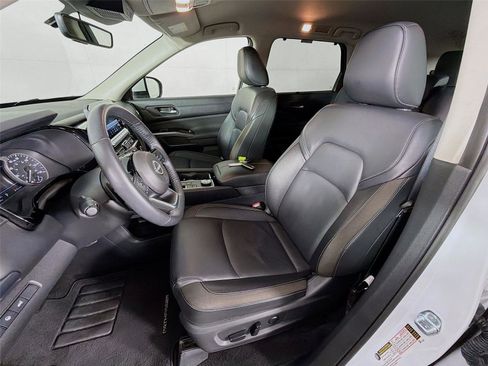 Used 2025 Nissan Pathfinder SL AWD/4WD image 11