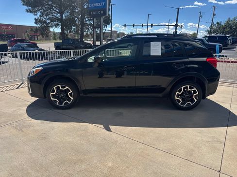 Used 2017 Subaru Crosstrek 2.0i Premium AWD/4WD image 2