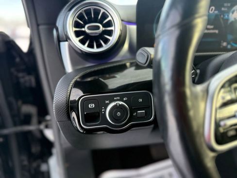 Used 2021 Mercedes-Benz CLA 250 4MATIC image 23