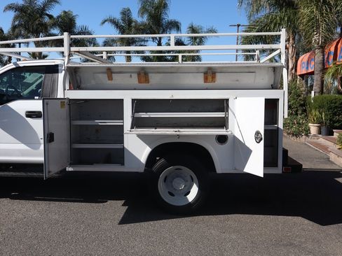 Used 2018 Ford F550 2WD Regular Cab Super Duty image 6