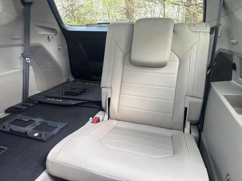 Used 2025 Volkswagen Atlas SEL AWD/4WD image 22