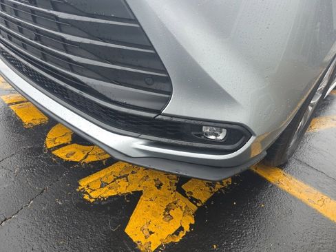 Used 2025 Toyota Sienna XLE image 11