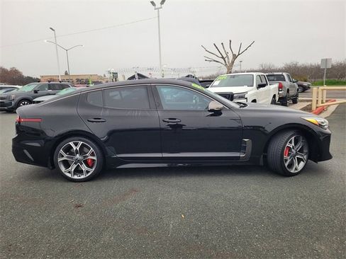 Used 2021 Kia Stinger GT image 3