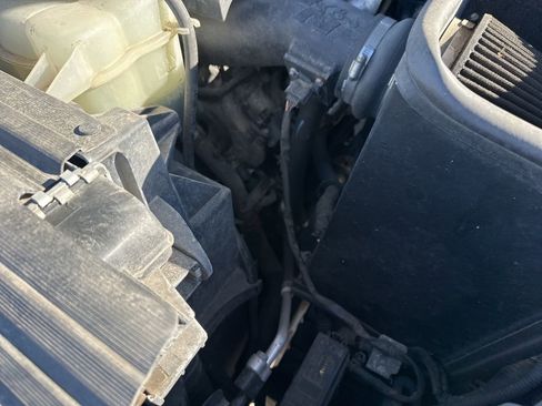 Used 2017 Nissan Titan SV image 23