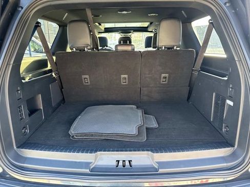 Used 2022 Ford Expedition Max Limited image 9