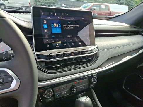 Certified 2023 Jeep Compass Latitude w/ Sun and Sound Group AWD/4WD image 6