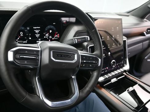 Used 2025 GMC Yukon Denali image 14