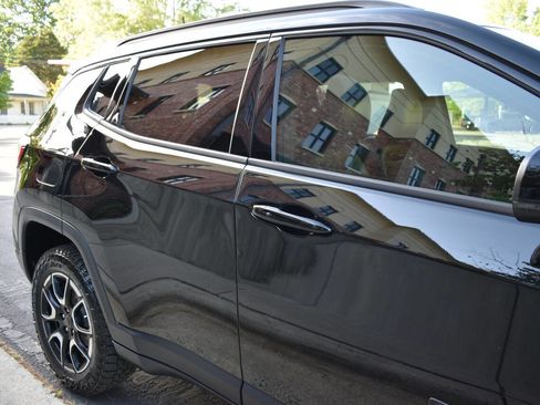 Used 2025 Jeep Compass Trailhawk w/ Sun & Sound Group AWD/4WD image 37