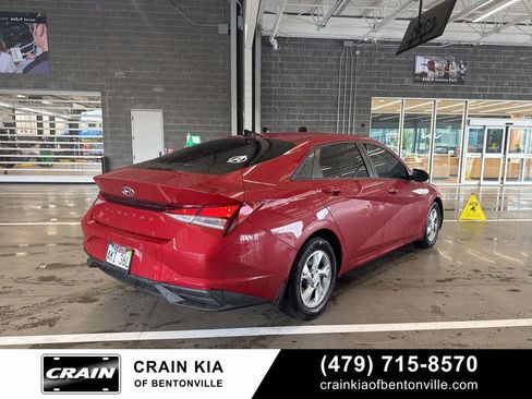 Used 2021 Hyundai Elantra SE FWD image 3
