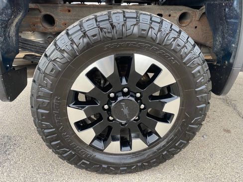 Used 2020 Chevrolet Silverado 2500 Custom w/ Custom Value Package image 12