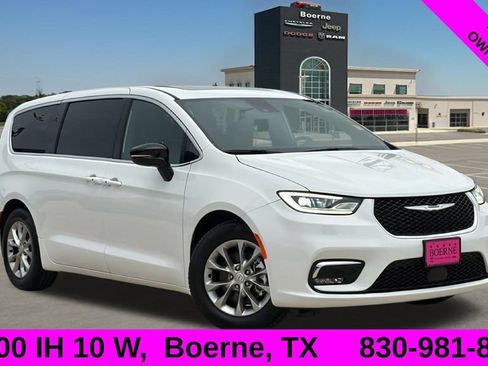 Used 2026 Chrysler Pacifica Limited FWD image 1