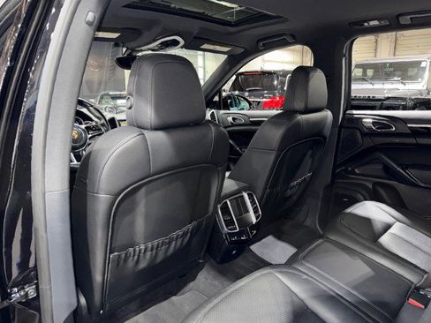 Used 2015 Porsche Cayenne S image 12