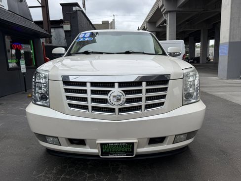 Used 2008 Cadillac Escalade AWD image 2