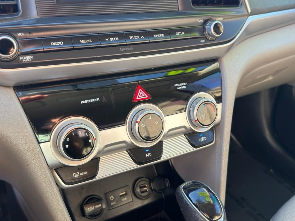 Used 2019 Hyundai Elantra SE FWD image 32