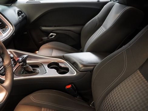 Used 2019 Dodge Challenger SXT w/ Driver Convenience Group image 7