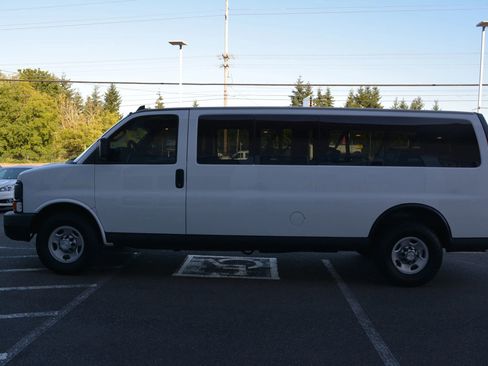 Used 2017 Chevrolet Express 3500 LS image 4