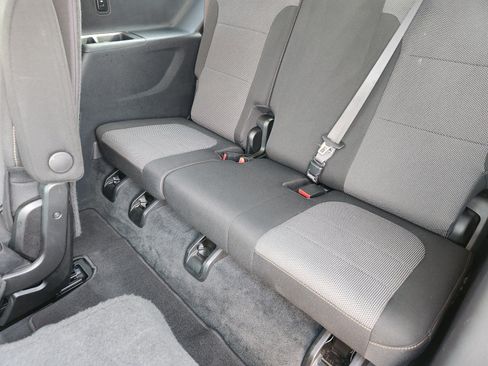 Used 2021 Chevrolet Traverse LT FWD image 13