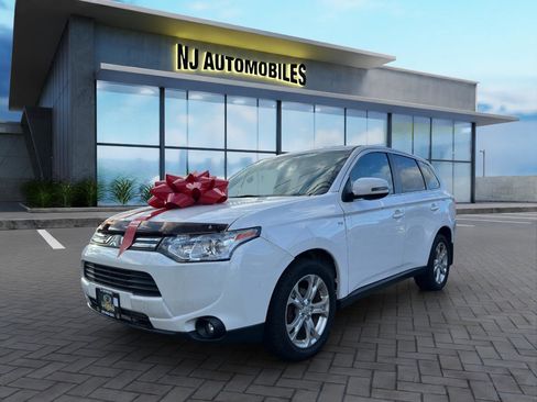 Used 2014 Mitsubishi Outlander GT AWD/4WD image 3
