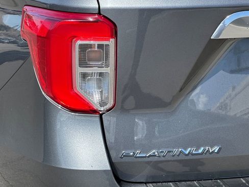 Used 2022 Ford Explorer Platinum w/ Class IV Trailer Tow Package RWD image 36