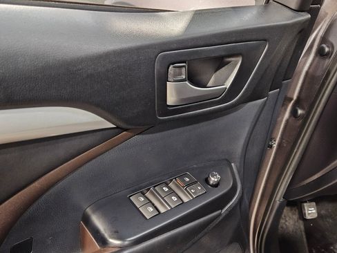 Used 2019 Toyota Highlander XLE FWD image 21