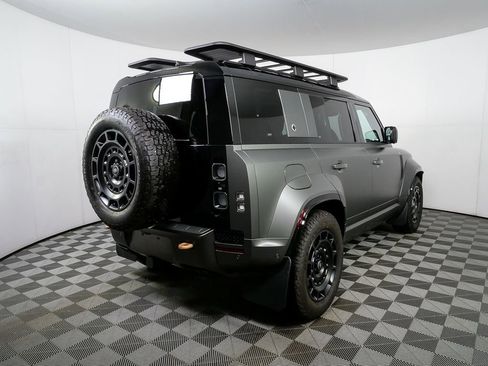 Used 2025 Land Rover Defender 110 image 29