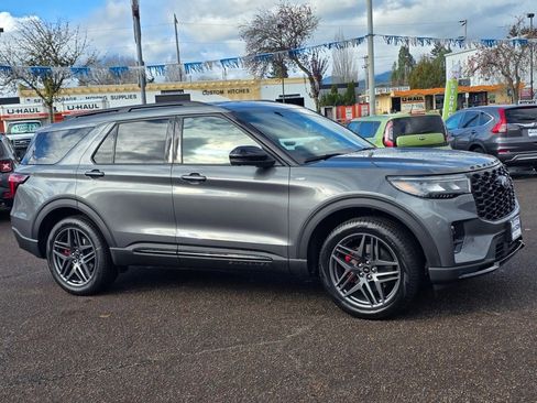 New 2026 Ford Explorer ST-Line w/ ST-Line Street Pack image 2