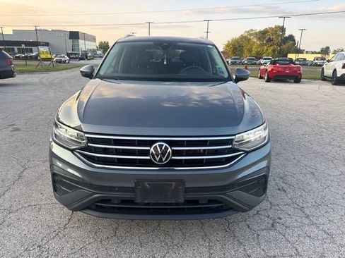 Used 2022 Volkswagen Tiguan SE AWD/4WD image 2