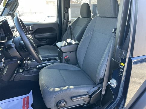 Used 2025 Jeep Wrangler Sport image 27