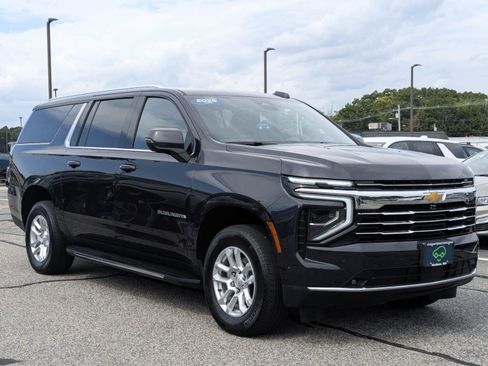 Used 2026 Chevrolet Suburban LT w/ Comfort Package AWD/4WD image 3