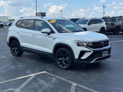 Used 2022 Volkswagen Taos SE AWD/4WD image 2