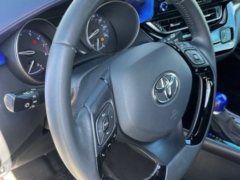 Used 2022 Toyota C-HR XLE FWD image 6
