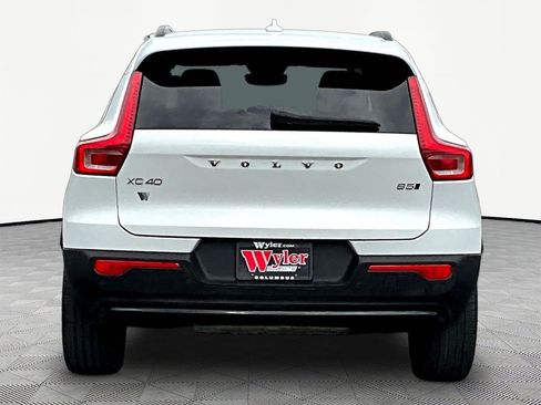 Used 2023 Volvo XC40 B5 Plus AWD/4WD image 5