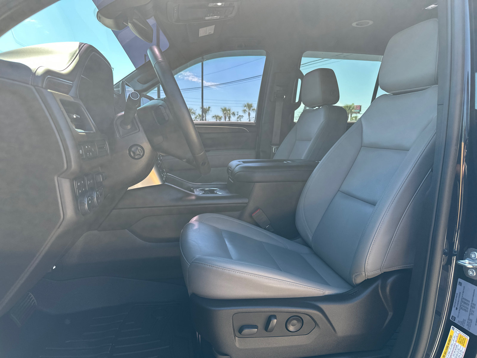 Used 2023 Chevrolet Tahoe LT w/ Luxury Package AWD/4WD image 11