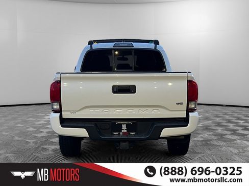 Used 2016 Toyota Tacoma TRD Sport image 4