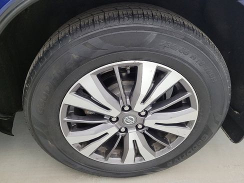 Used 2017 Nissan Pathfinder SV AWD/4WD image 31