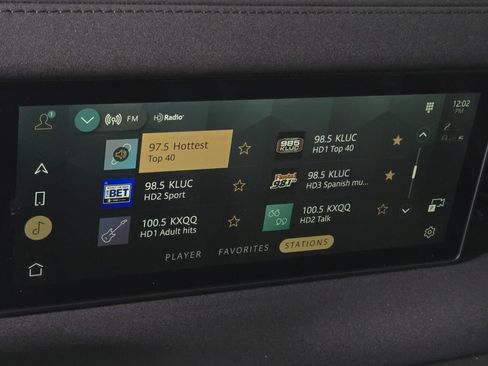 Used 2023 Land Rover Defender 110 SE image 30