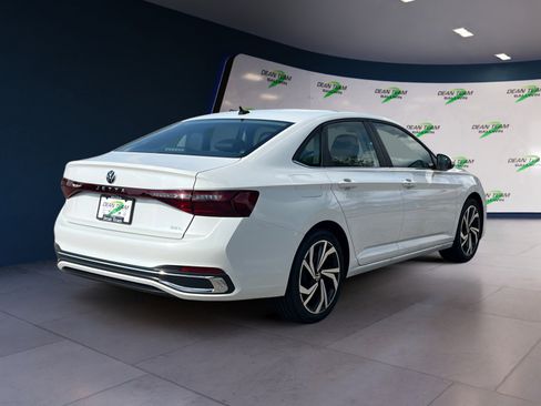 Certified 2025 Volkswagen Jetta SEL image 8