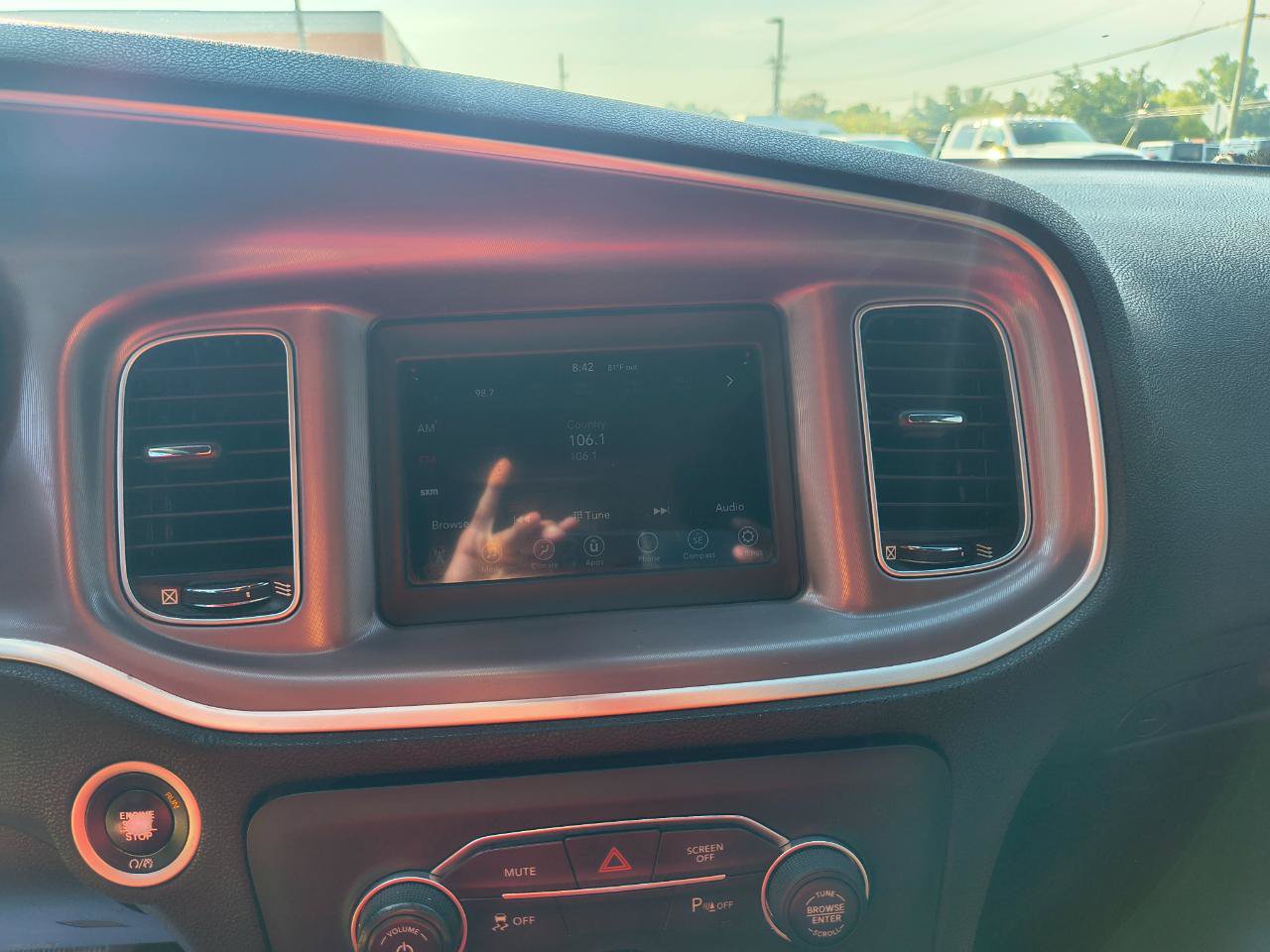 Used 2019 Dodge Charger SXT RWD image 14