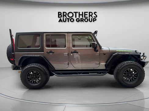 Used 2016 Jeep Wrangler Unlimited Rubicon w/ Connectivity Group AWD/4WD image 13