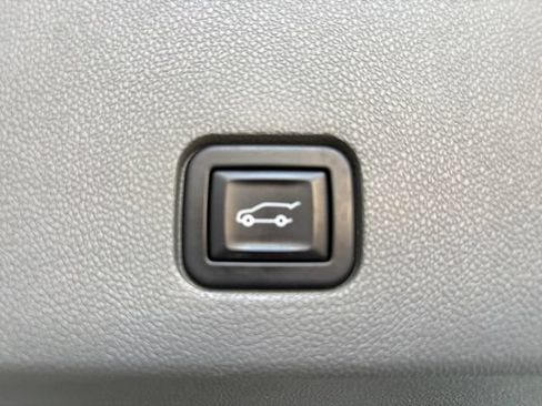 Certified 2022 Cadillac XT6 Premium Luxury w/ Technology Package AWD/4WD image 16