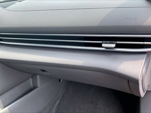 Used 2025 Hyundai Elantra SEL FWD image 15