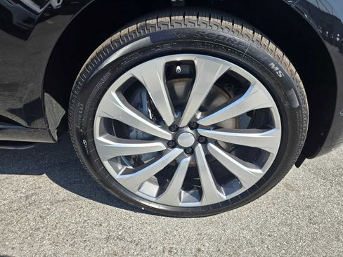 New 2025 Land Rover Range Rover SE image 9