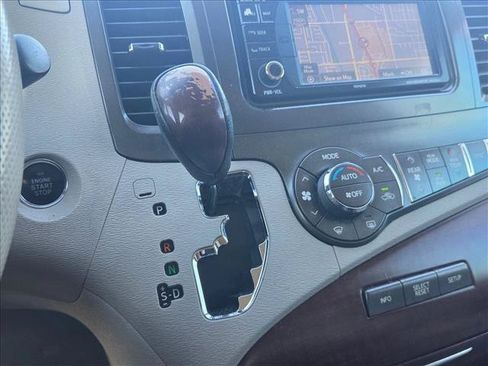 Used 2014 Toyota Sienna XLE FWD image 14